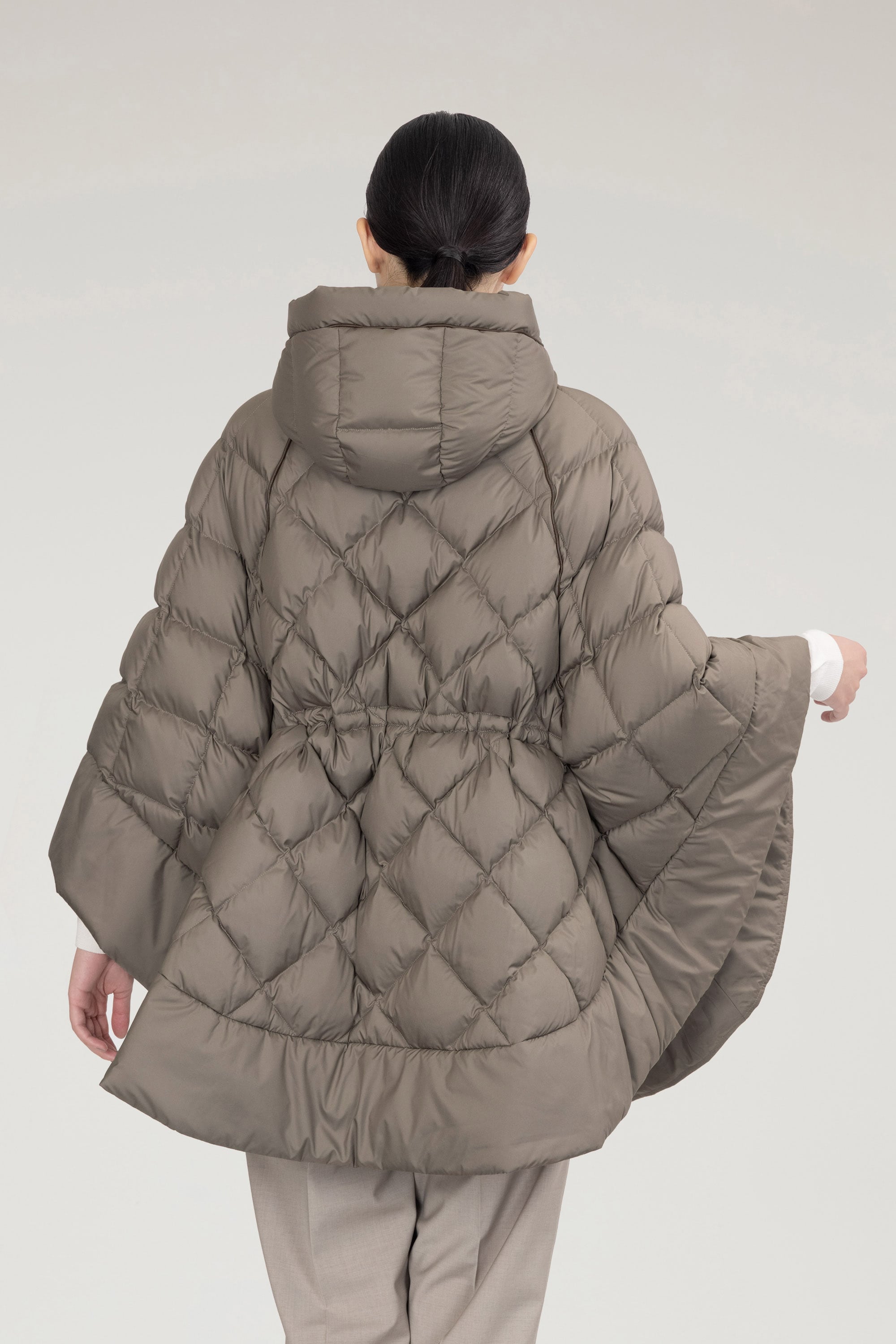 woolrich エリケープダウンポンチョ woolrich エリケープダウンポンチョ