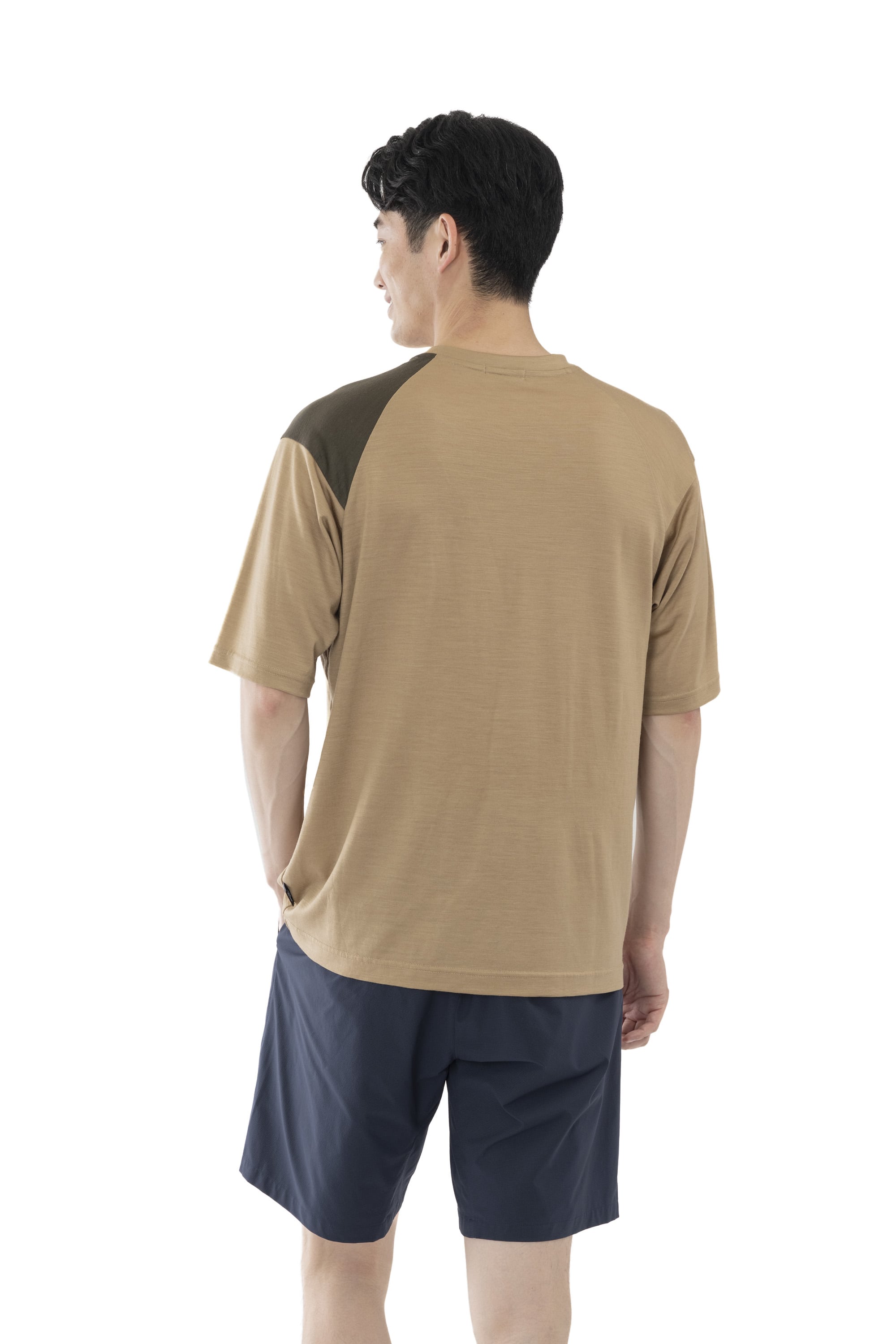 MOUNTAIN WOOL POCKET TEE